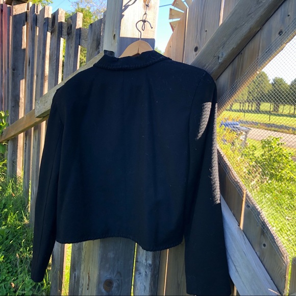 Size 14 Liz Claiborne 100% Wool Blazer with unique button closure - Picture 3 of 7